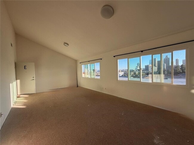 Building Photo - 911 N Beaudry Ave