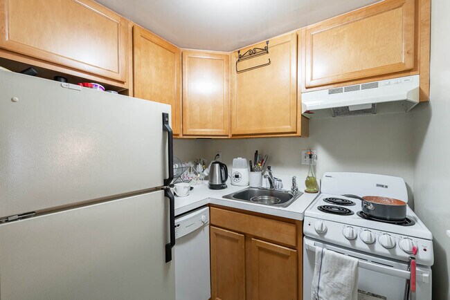 Foto del edificio - 4450 MacArthur Blvd NW