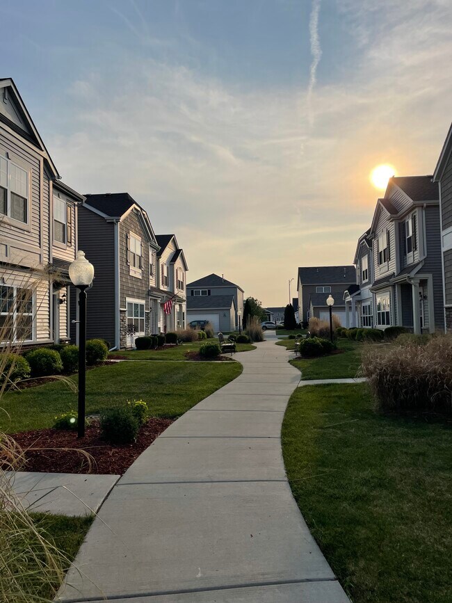 Building Photo - 1068 E 115th Ct