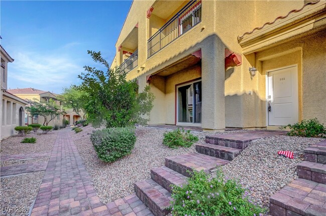 Foto del edificio - 985 Via Lombardi