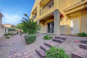 Building Photo - 985 Via Lombardi