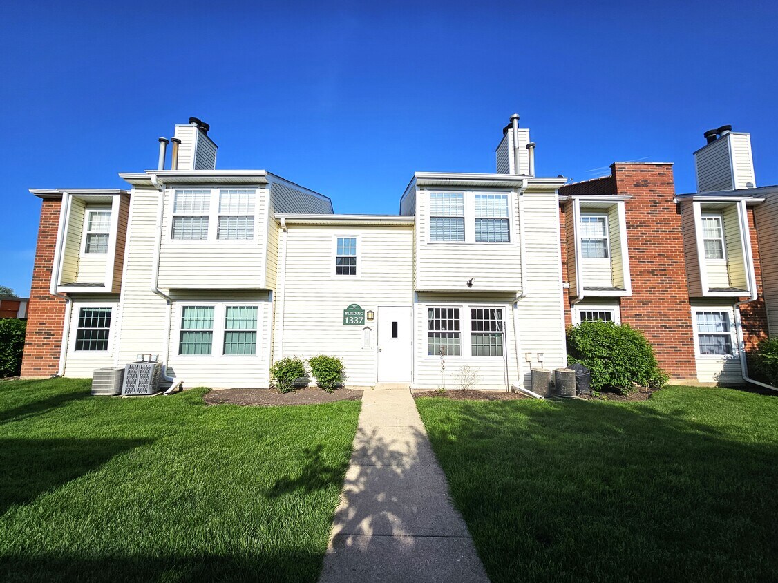 Primary Photo - 1337 E Wyndham Cir