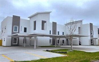 Building Photo - 3201 Magdalena St