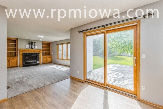 Foto del edificio - GREAT LOCATION!! 4 Bedroom, 3.5 Bathroom Home in West Des Moines
