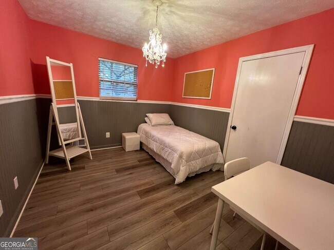 Foto del edificio - 130 Shaw Dr