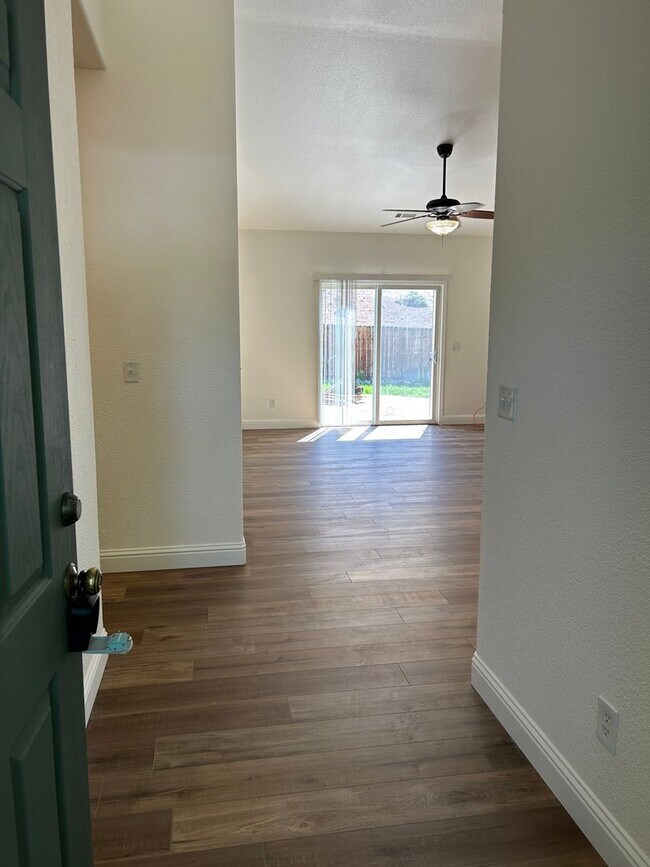 Foto del edificio - **READY FOR MOVE IN** Single Story Home in...