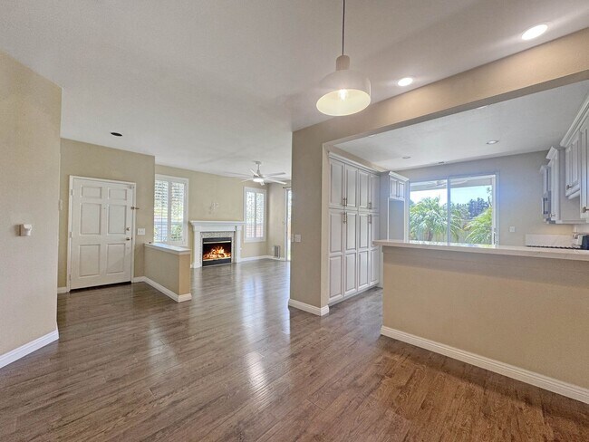 Building Photo - Your Next Home Awaits! Modern 4BR, 3BA Bea...