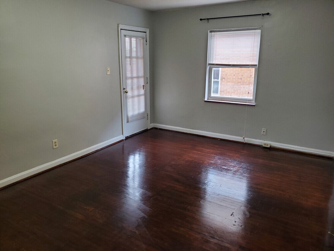 Foto principal - 2363 Ravine St