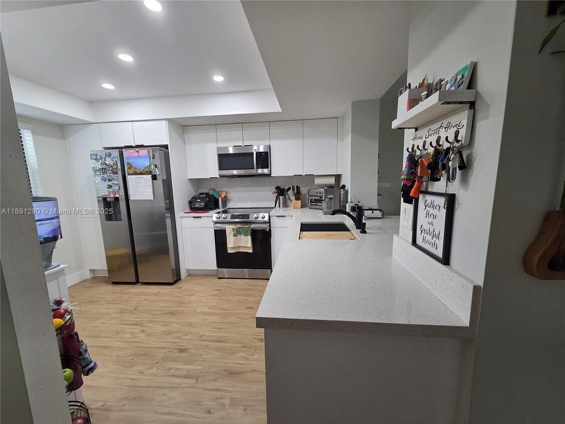 Foto principal - 16171 Blatt Blvd