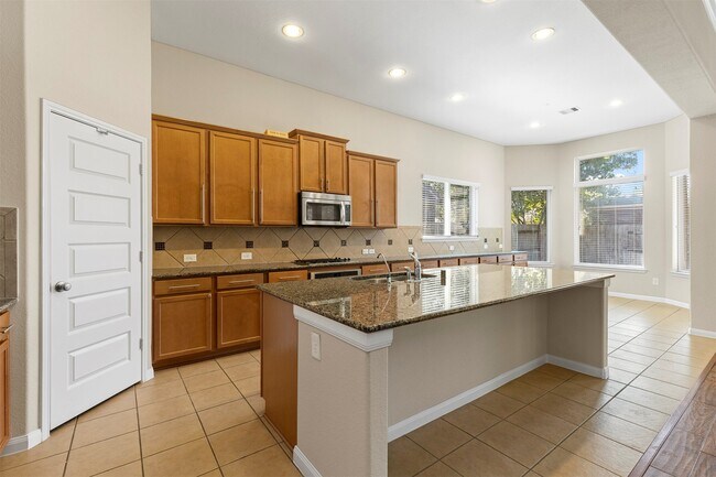 Foto del edificio - 22023 Flashing Ridge