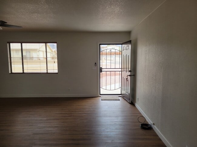 Building Photo - Unfurnished Long Term