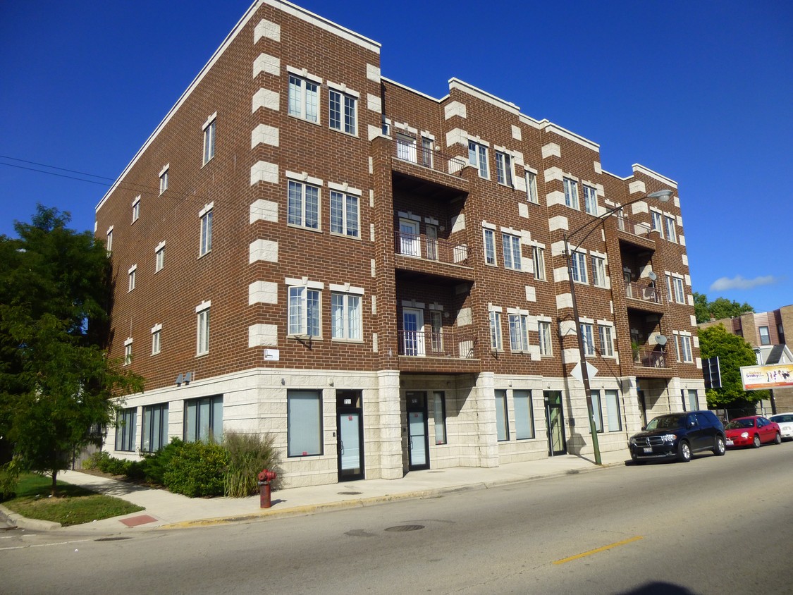 Primary Photo - 720 W 47th St