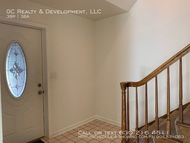 Building Photo - 887 Forest Ln