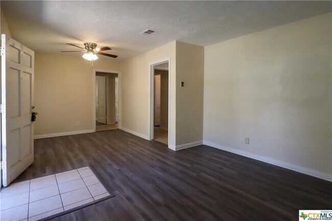 Foto del edificio - 1512 White Ave