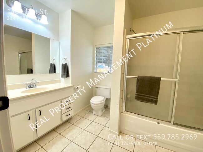 Foto del edificio - $1,895 Bullard & Sunnyside, Charming 2 Bed...