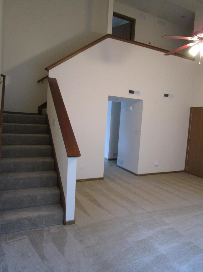 Building Photo - 701 Glenstone Dr