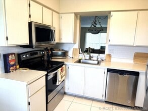 Building Photo - 7146 Huntington Ln