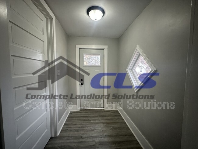 Building Photo - 1507 5th Ave