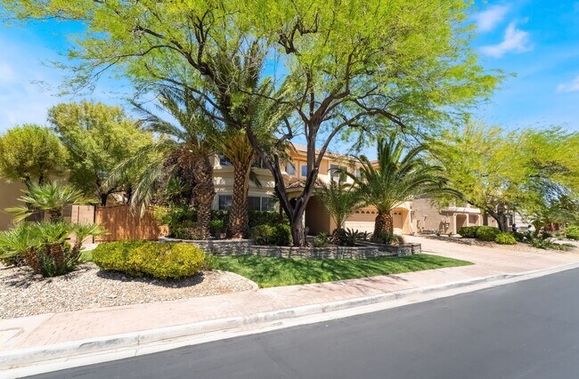 Foto del edificio - Beautiful Three Story, Five Bedroom Home w...
