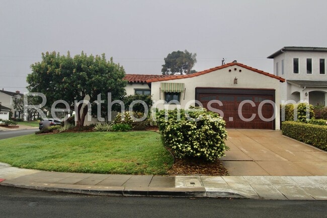 Building Photo - 2244 Plum St
