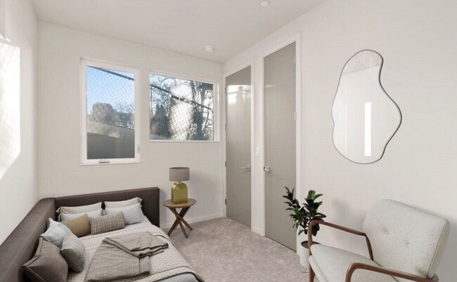 Habitación compacta con buena luz natural y una distribución limpia y funcional. - 2921A Franklin Ave E