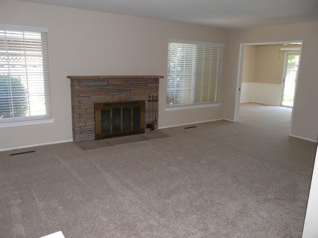 Building Photo - Charming 3 bedroom, 2 bath Willow Glen home