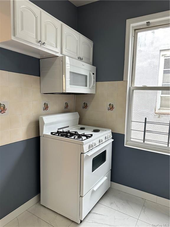 Building Photo - 1821 Loring Pl S