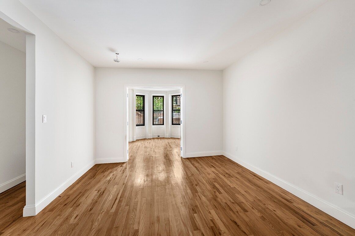 Primary Photo - 1097 Park Pl