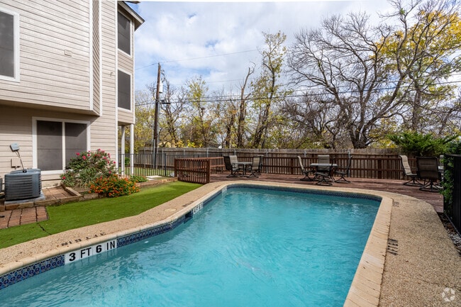Swimming Pool - Cedar Station Apartments
