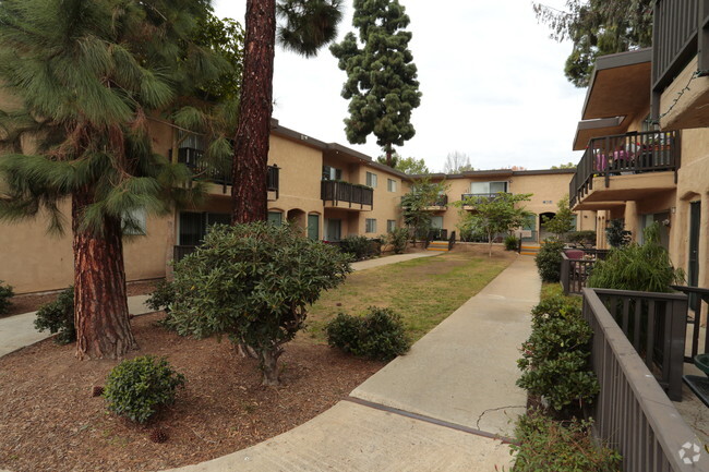 Courtyard - South Bay Towers Apartments