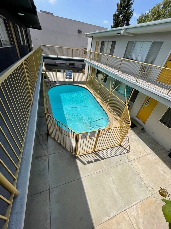 Foto del edificio - 7347 Haskell Ave