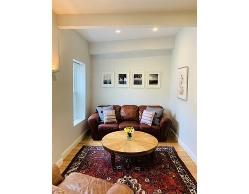 Foto del edificio - 710 E 5th St