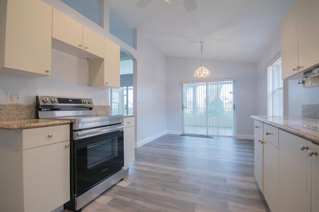 Building Photo - 7243 Modena Dr