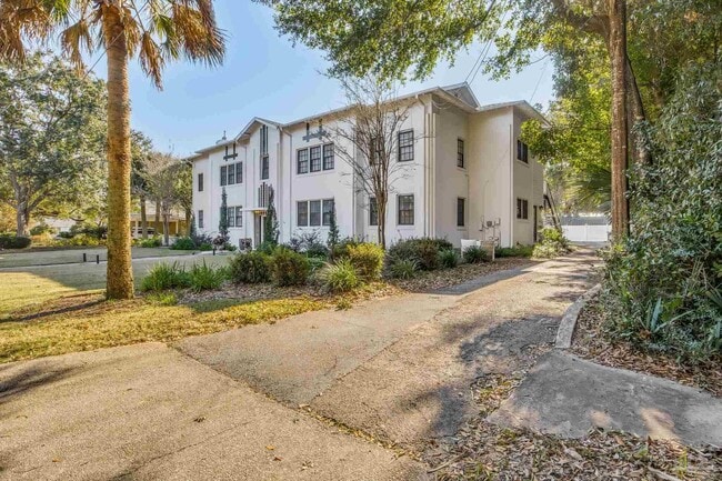 Building Photo - 1515 E Lakeview Ave
