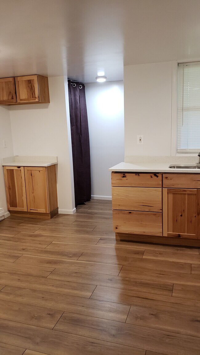 Coffee nook / dining room area - 619 N Genesee St