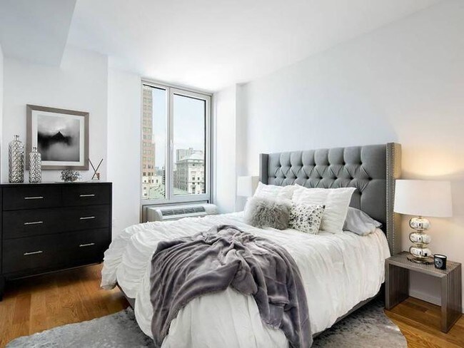 Foto del edificio - 36 E 63rd St