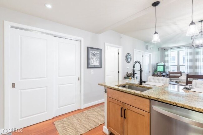 Foto del edificio - 888 N Quincy St