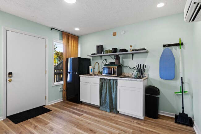 Building Photo - 1122 State Hwy 210