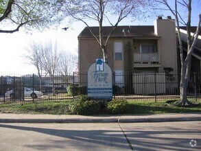 Building Photo - 10211 Sugar Branch Dr