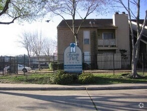 Building Photo - 10211 Sugar Branch Dr