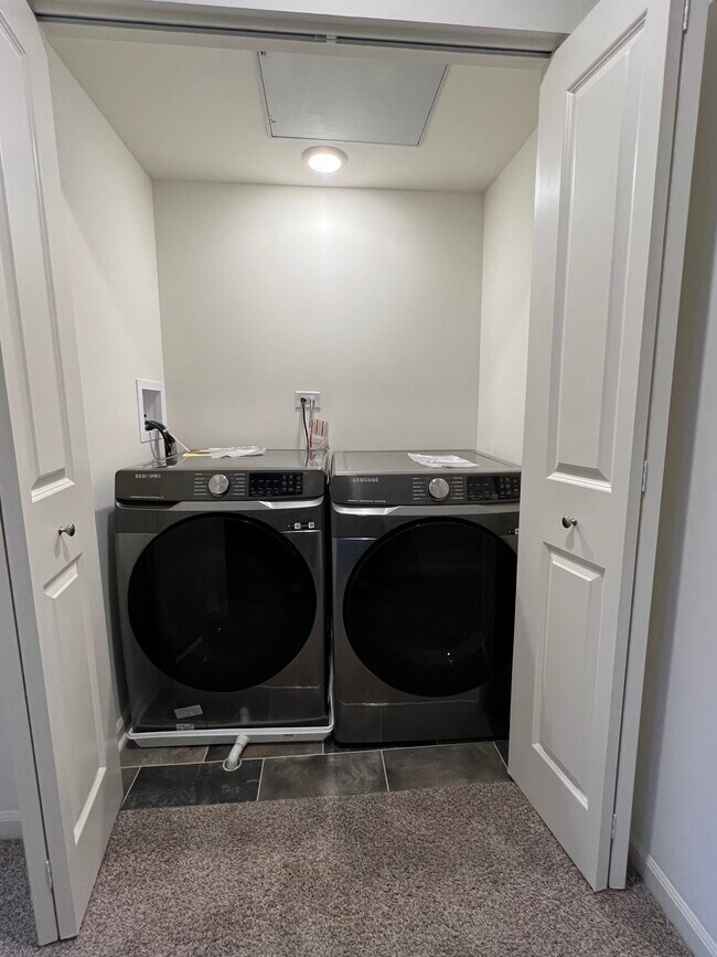 Foto del edificio - 217 Goldenrod Dr