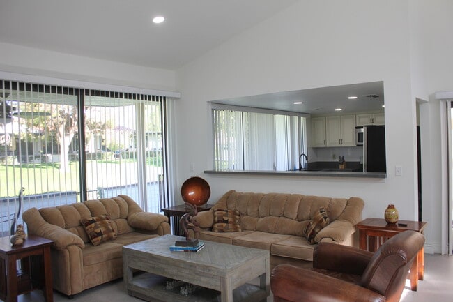 Building Photo - 68 El Toro Dr