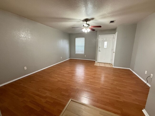 Building Photo - 2718 Blackburn Dr