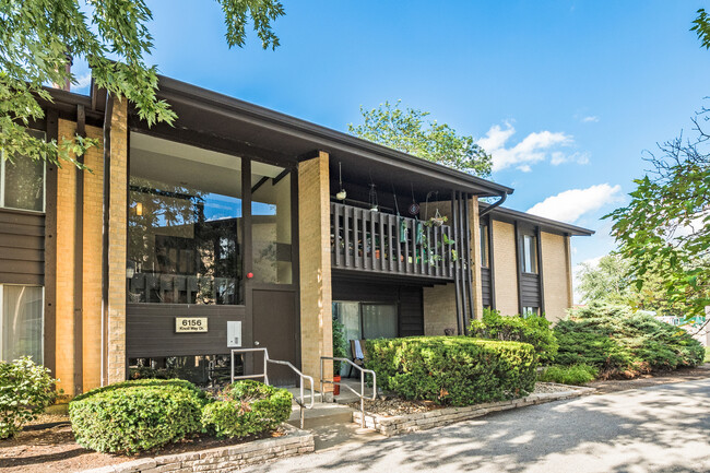 Foto del edificio - 6156 Knoll Way Dr