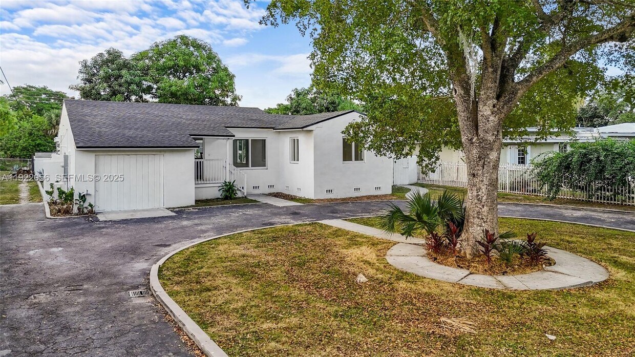 Foto principal - 201 S Biscayne River Dr