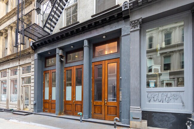 Entrance - 42 White St