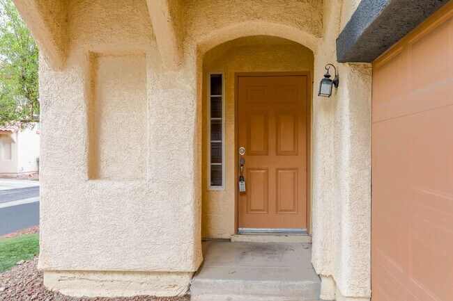 Foto del edificio - Northwest 3 Bedroom 2.5 Bath Home In Gated...