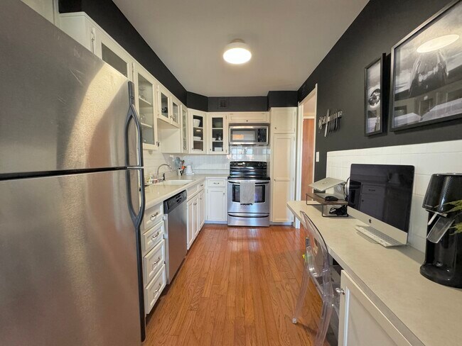 Building Photo - 4545 Wornall Rd