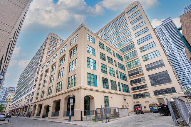 Building Photo - 135 Dalhousie St