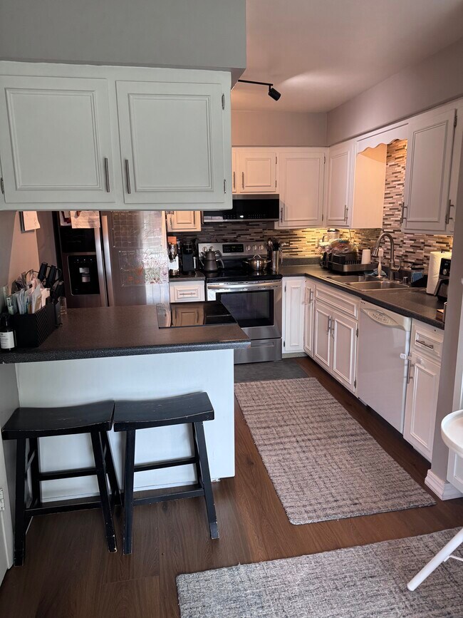 Kitchen - 2924 Coho St